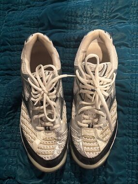 Mizuno White and Black Women's Sneakers